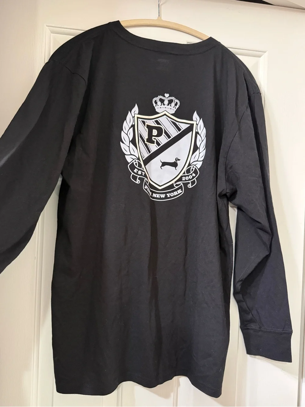 PINK Victoria's Secret Black Long-Sleeve Crew Tee with Crest Logo -size L *NWT